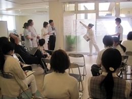 患者様に合わせた最適な応対を学ぶ 患者様に合わせた最適な応対を学ぶ